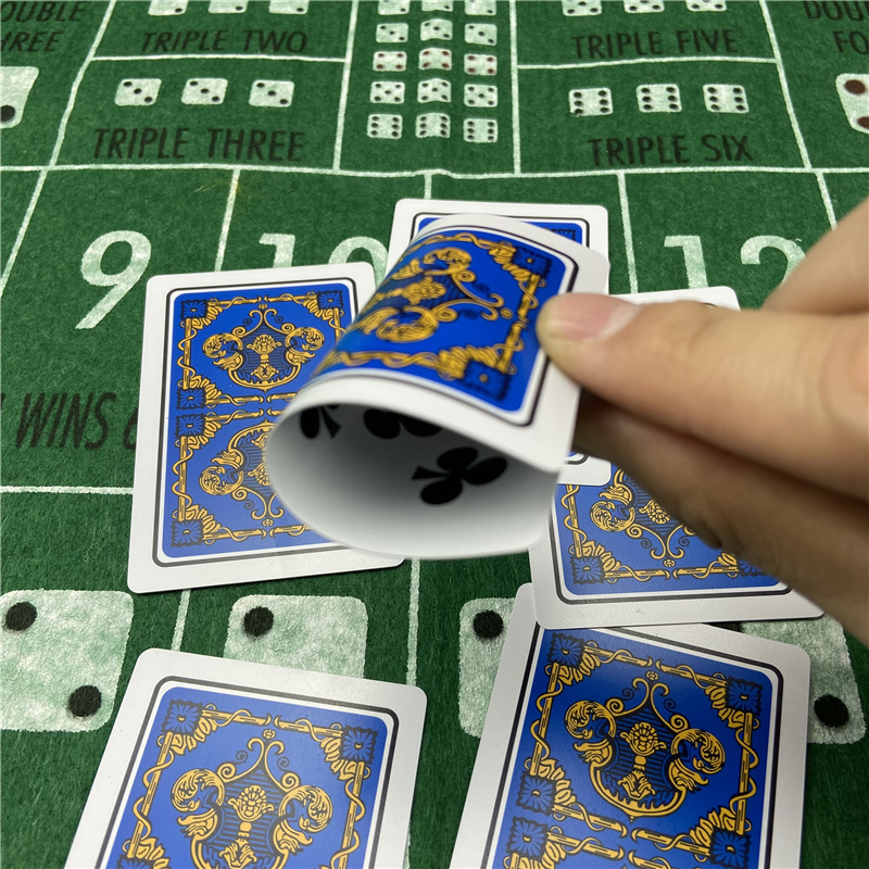 Board Game Yearbook - ポーカーカード、トランプ、10枚入り、プラスチック製、防水、テキサスホールデム用、細身のPVC製、ボードゲーム用、サイズ：2.28インチ×3.46インチ。