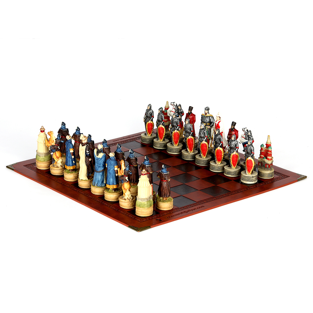 ゲームがエンボス加工されたチェス,レジスタンスフィギュア,ゴ - Board Game Yearbook のレビューと価格